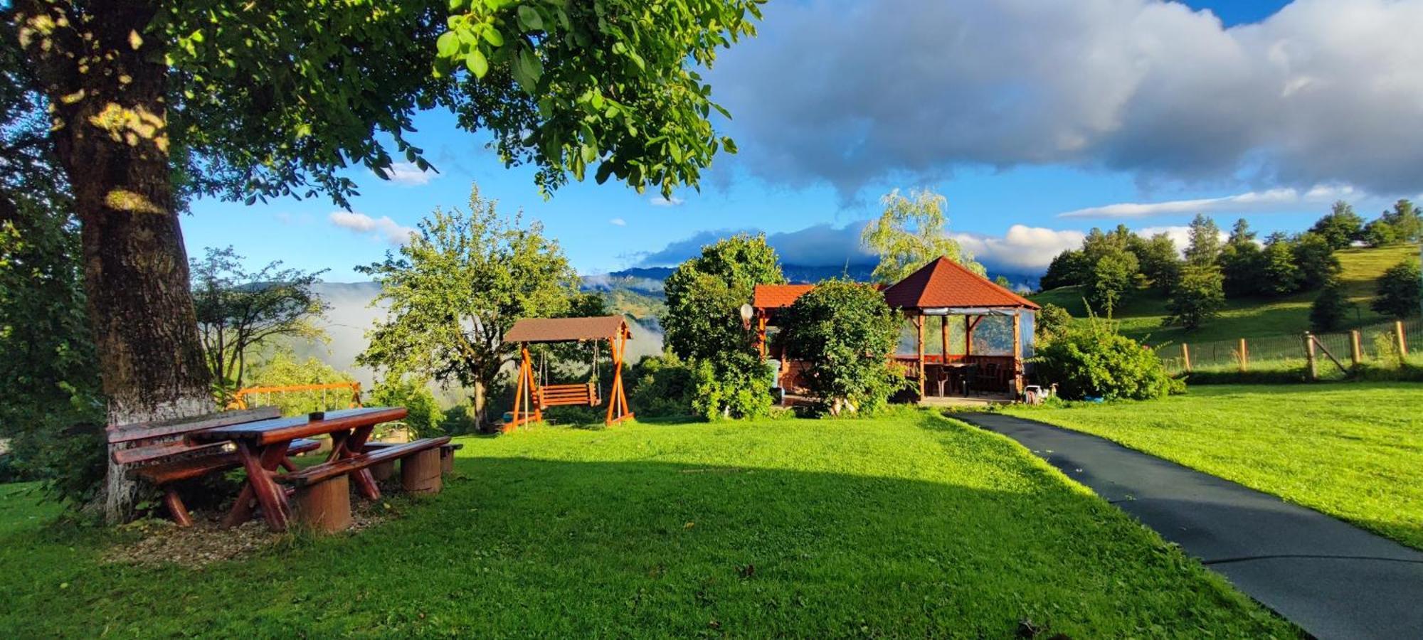 Nona Highland Home Moieciu de Jos Exterior foto